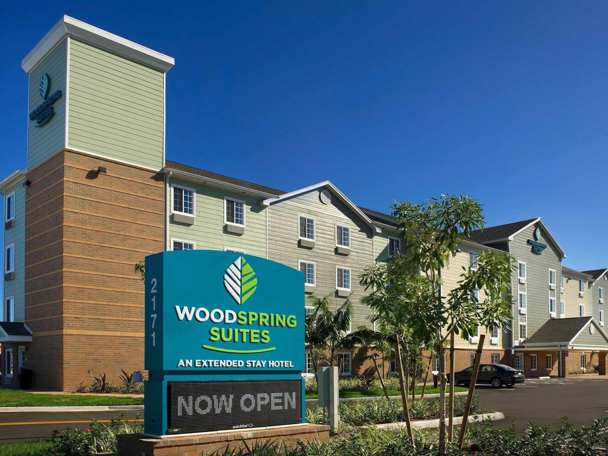 לייק וורת' Woodspring Suites Lake Worth מראה חיצוני תמונה