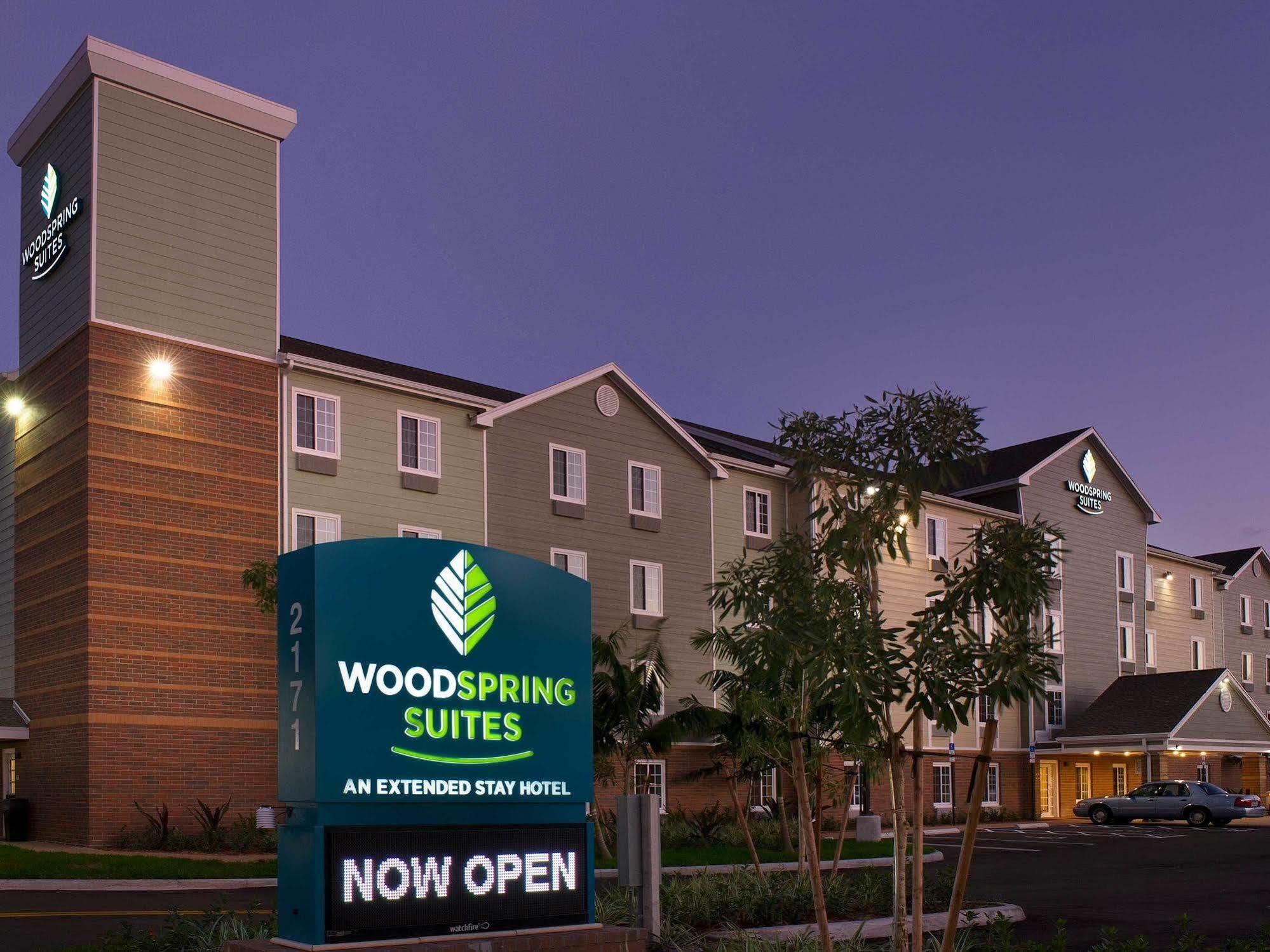 לייק וורת' Woodspring Suites Lake Worth מראה חיצוני תמונה